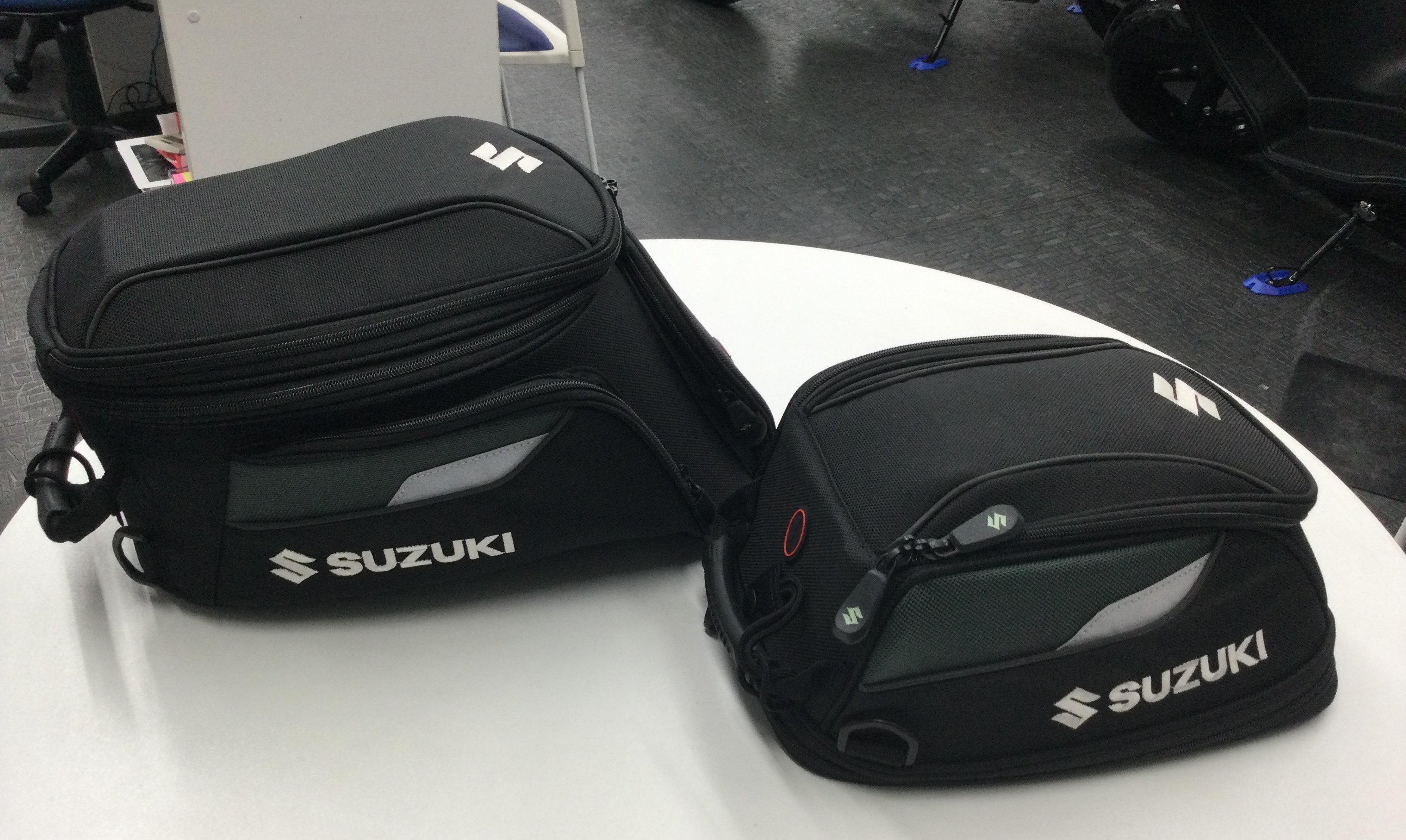 オススメ商品のご紹介】SUZUKI純正タンクバッグ展示品ございます 
